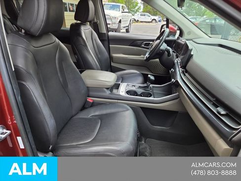 Used 2025 Kia Carnival FWD image 13
