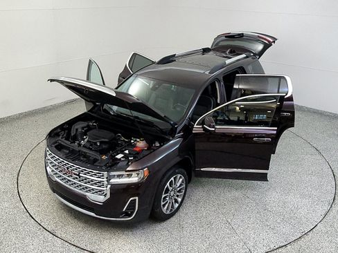 Used 2021 GMC Acadia Denali w/ Denali Ultimate Package AWD/4WD image 17