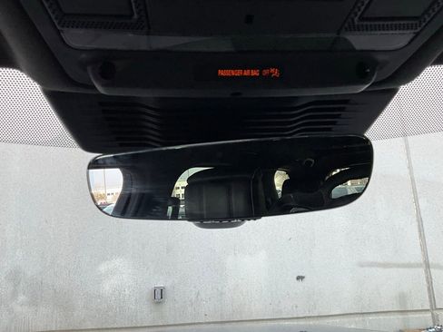 Used 2022 Land Rover Discovery S R-Dynamic image 19