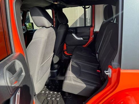 Used 2015 Jeep Wrangler Unlimited Sahara w/ Connectivity Group AWD/4WD image 13