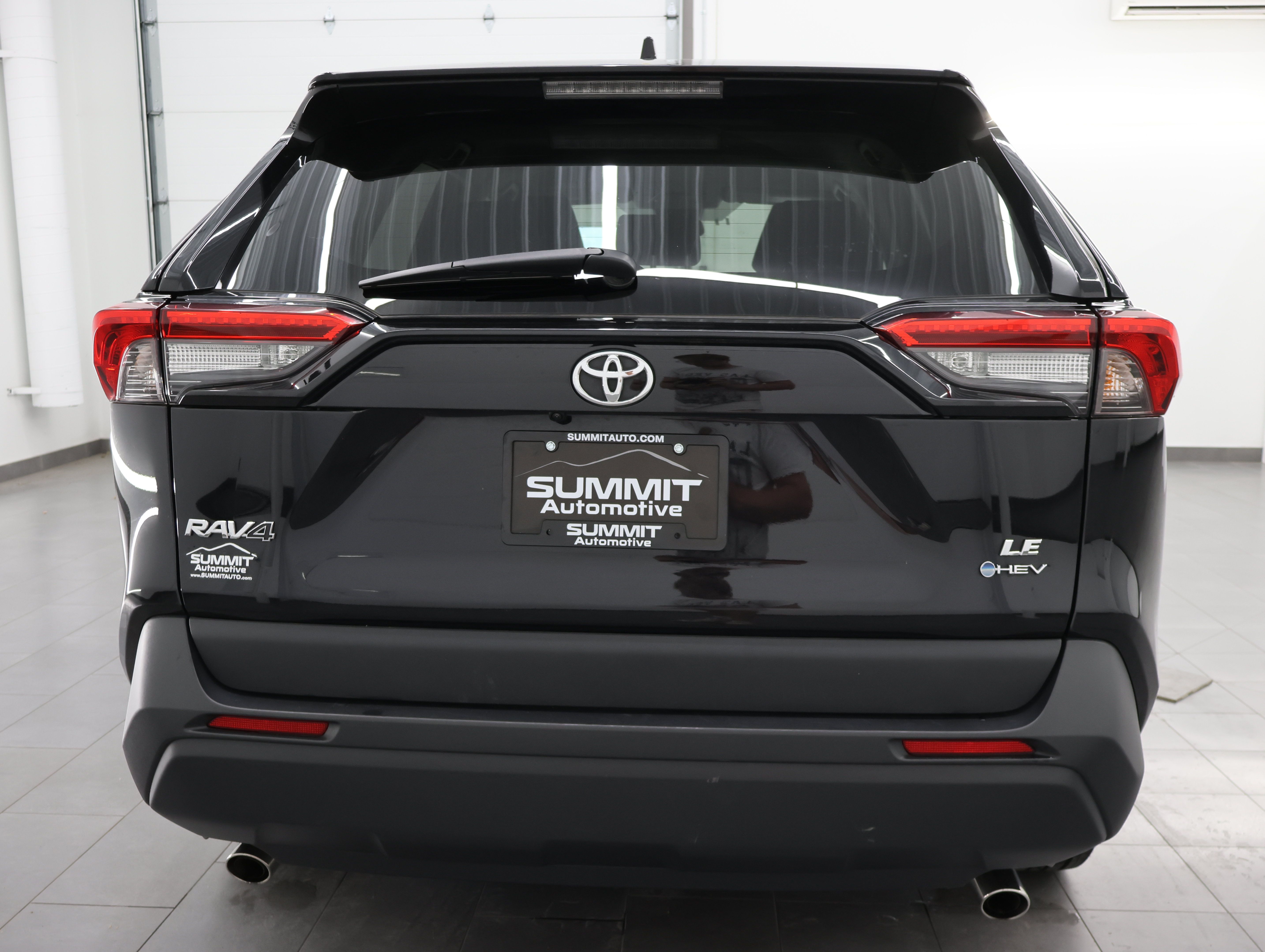 Used 2025 Toyota RAV4 LE AWD/4WD image 25