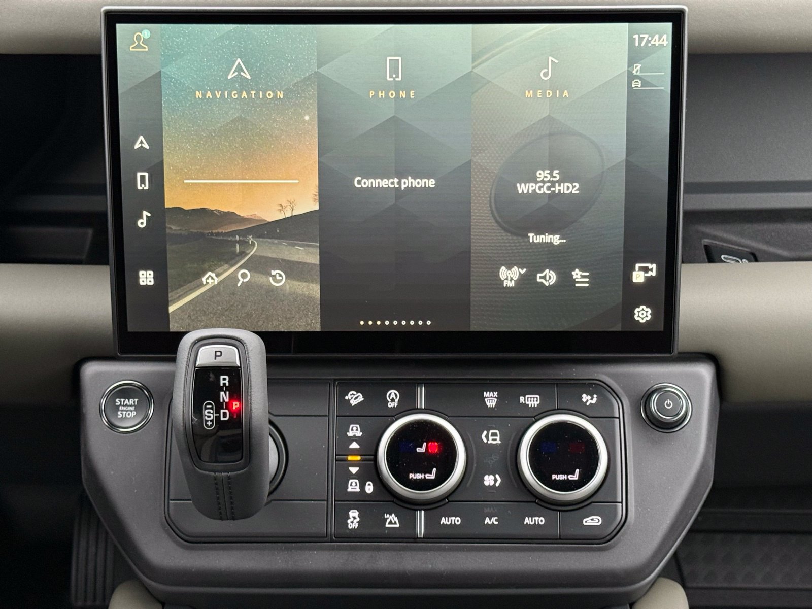 New 2026 Land Rover Defender 110 X-Dynamic SE AWD/4WD image 22