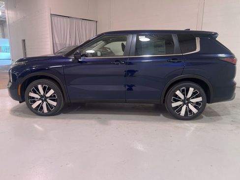 New 2025 Mitsubishi Outlander SE image 6