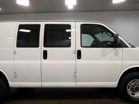 Used 2017 GMC Savana 2500 image 35