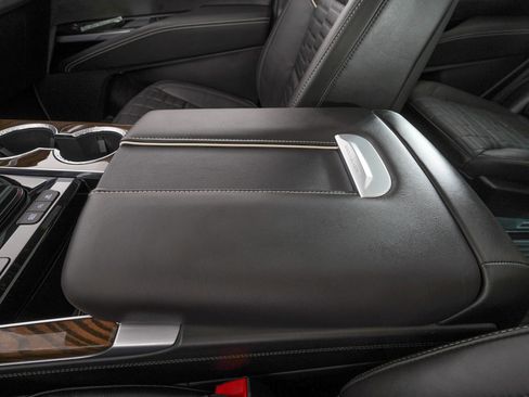 Used 2026 Cadillac Escalade Platinum Sport w/ LPO, ONYX Package image 32