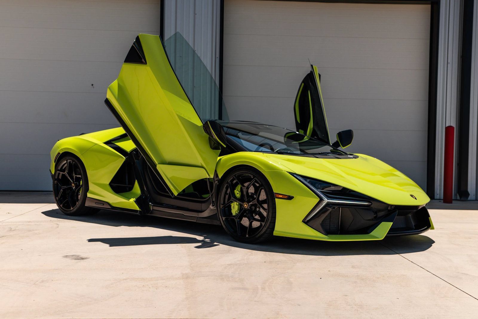 Used 2025 Lamborghini Revuelto AWD/4WD image 1