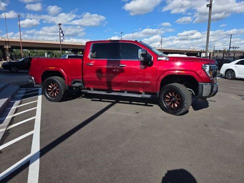 Used 2024 GMC Sierra 2500 SLT w/ SLT Premium Package image 17