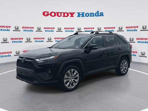 Used 2022 Toyota RAV4 XLE Premium FWD image 4