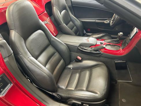 Used 2005 Chevrolet Corvette Convertible w/ Preferred Equipment Group RWD image 23