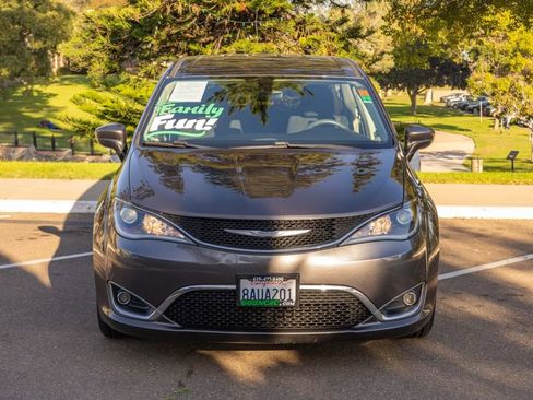 Used 2017 Chrysler Pacifica Touring Plus w/ Tire & Wheel Group image 5