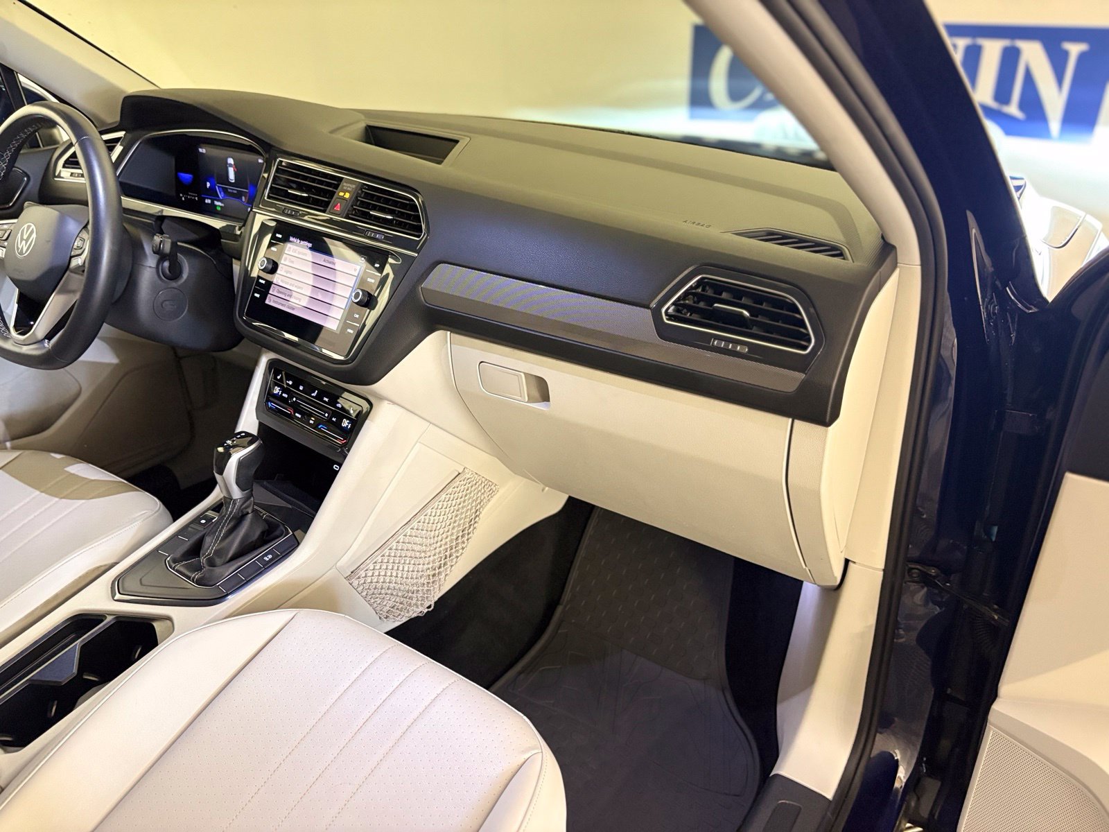 Used 2022 Volkswagen Tiguan SE FWD image 26