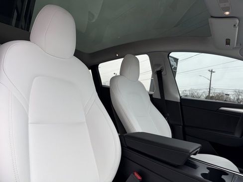 Used 2022 Tesla Model Y Performance image 6