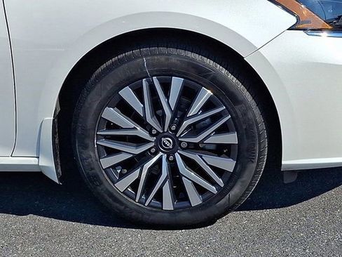 Used 2023 Nissan Altima 2.5 SV AWD/4WD image 8
