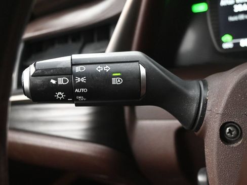 Used 2019 Lexus ES 300h w/ Premium Package FWD image 16