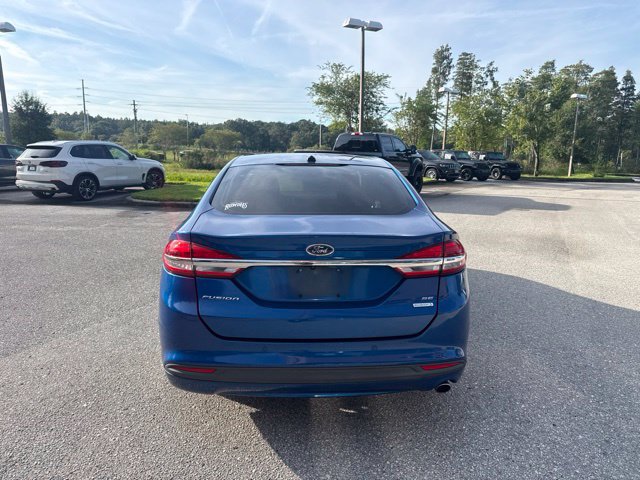 Used 2017 Ford Fusion SE w/ Fusion SE Technology Package FWD image 5