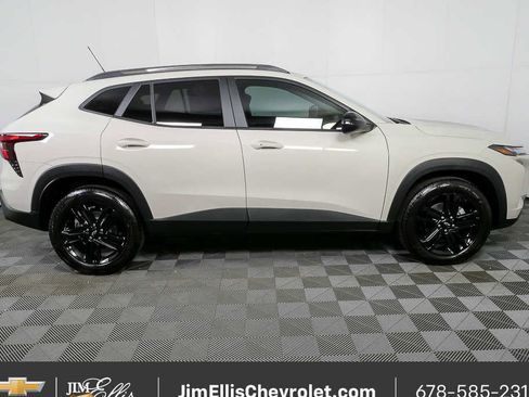 New 2026 Chevrolet Trax ACTIV w/ Sunroof Package image 2