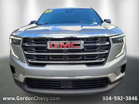 Used 2025 GMC Acadia Elevation image 9