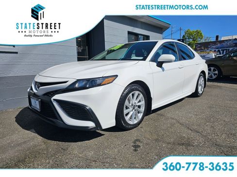 Used 2023 Toyota Camry SE FWD image 1