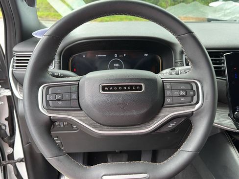 Used 2024 Jeep Wagoneer L Series II RWD image 21