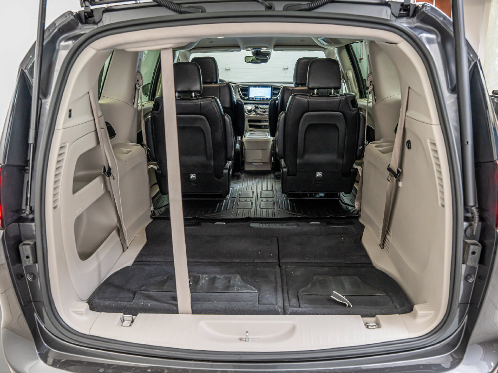 Used 2022 Chrysler Pacifica Touring-L FWD image 20