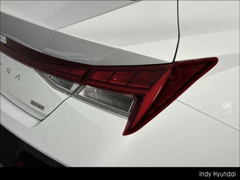 Used 2025 Hyundai Elantra Hybrid FWD image 40