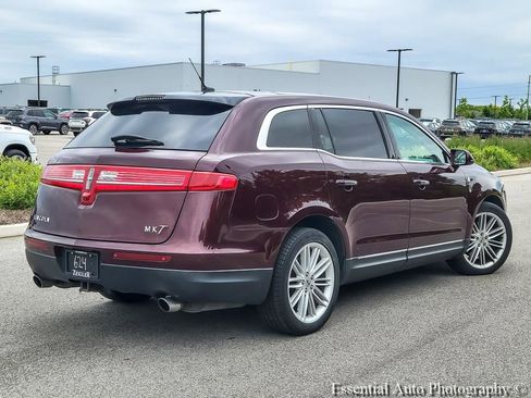 Used 2018 Lincoln MKT AWD image 7