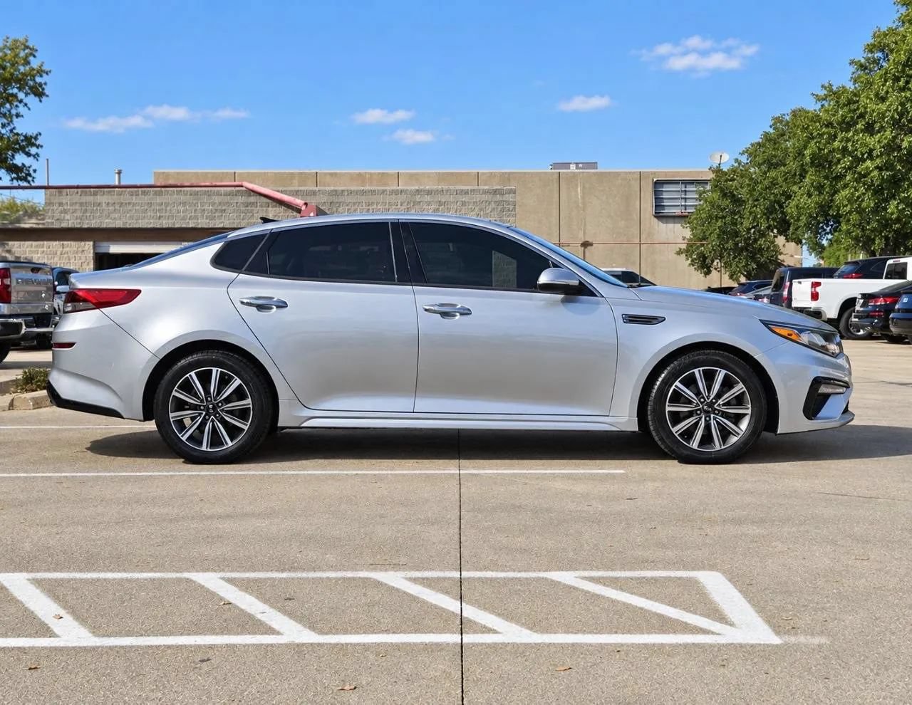 Used 2019 Kia Optima LX w/ LX Premium Package FWD image 2