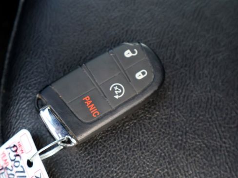 Used 2025 Jeep Compass Limited image 35