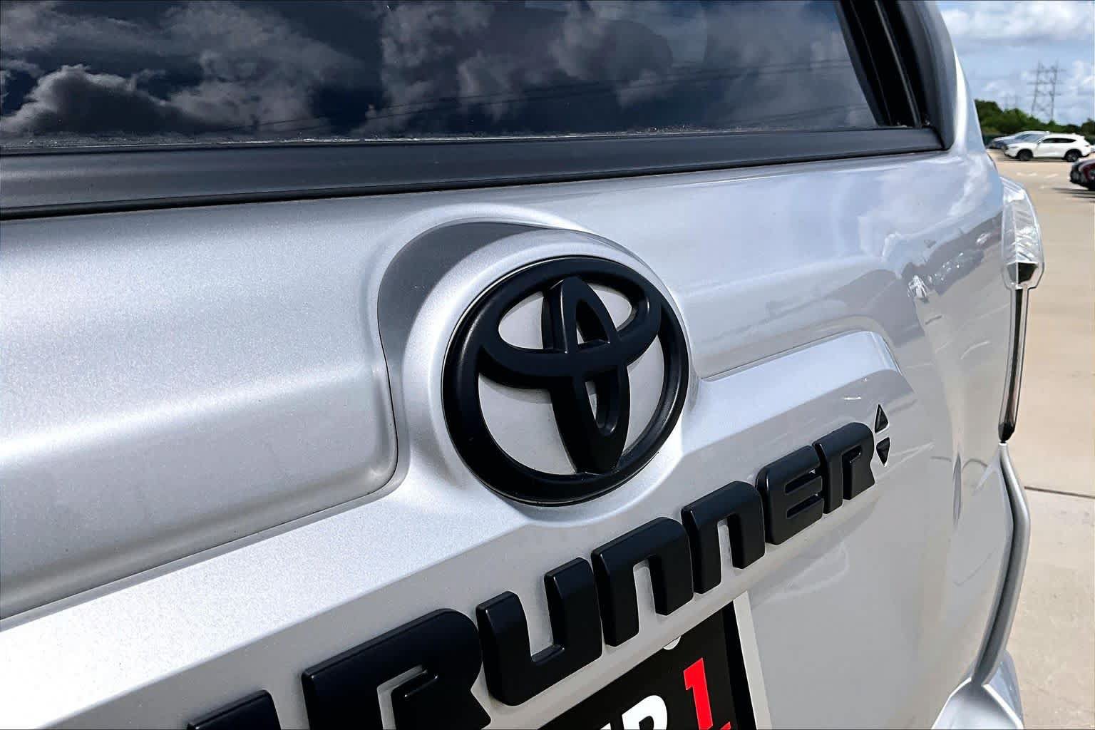 Used 2022 Toyota 4Runner SR5 Premium w/ Moonroof Package RWD image 31