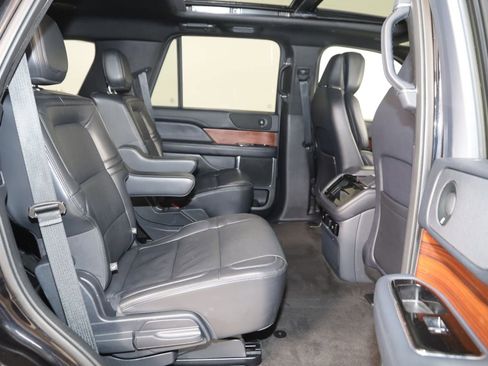 Used 2024 Lincoln Navigator Reserve AWD/4WD image 16