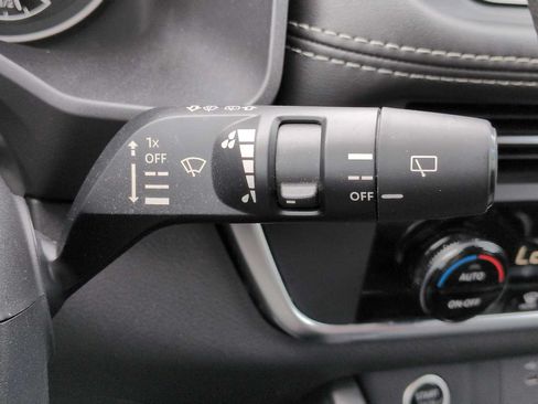 Used 2023 Nissan Rogue SV FWD image 26