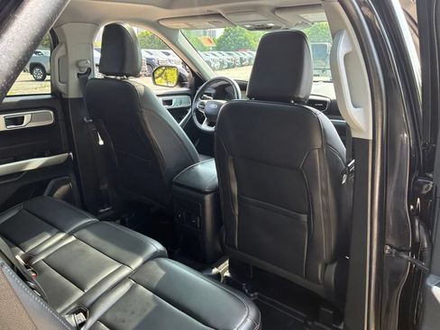 Used 2023 Ford Explorer XLT w/ Equipment Group 202A AWD/4WD image 41