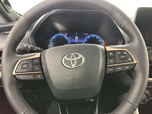 Used 2025 Toyota Grand Highlander AWD Hybrid image 32