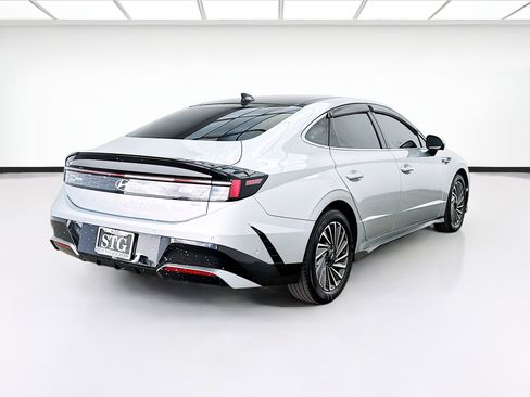 Used 2025 Hyundai Sonata Limited FWD image 4