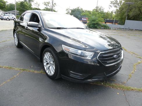 Used 2019 Ford Taurus Limited image 3