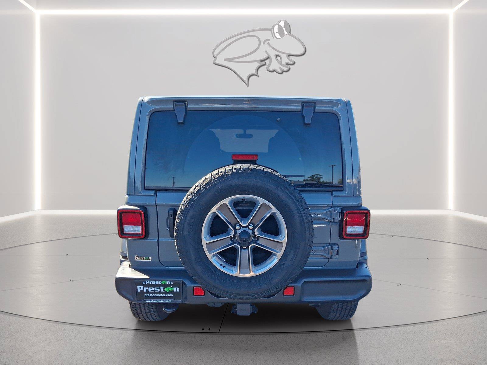 Used 2022 Jeep Wrangler Unlimited Sahara w/ Cold Weather Group AWD/4WD image 4