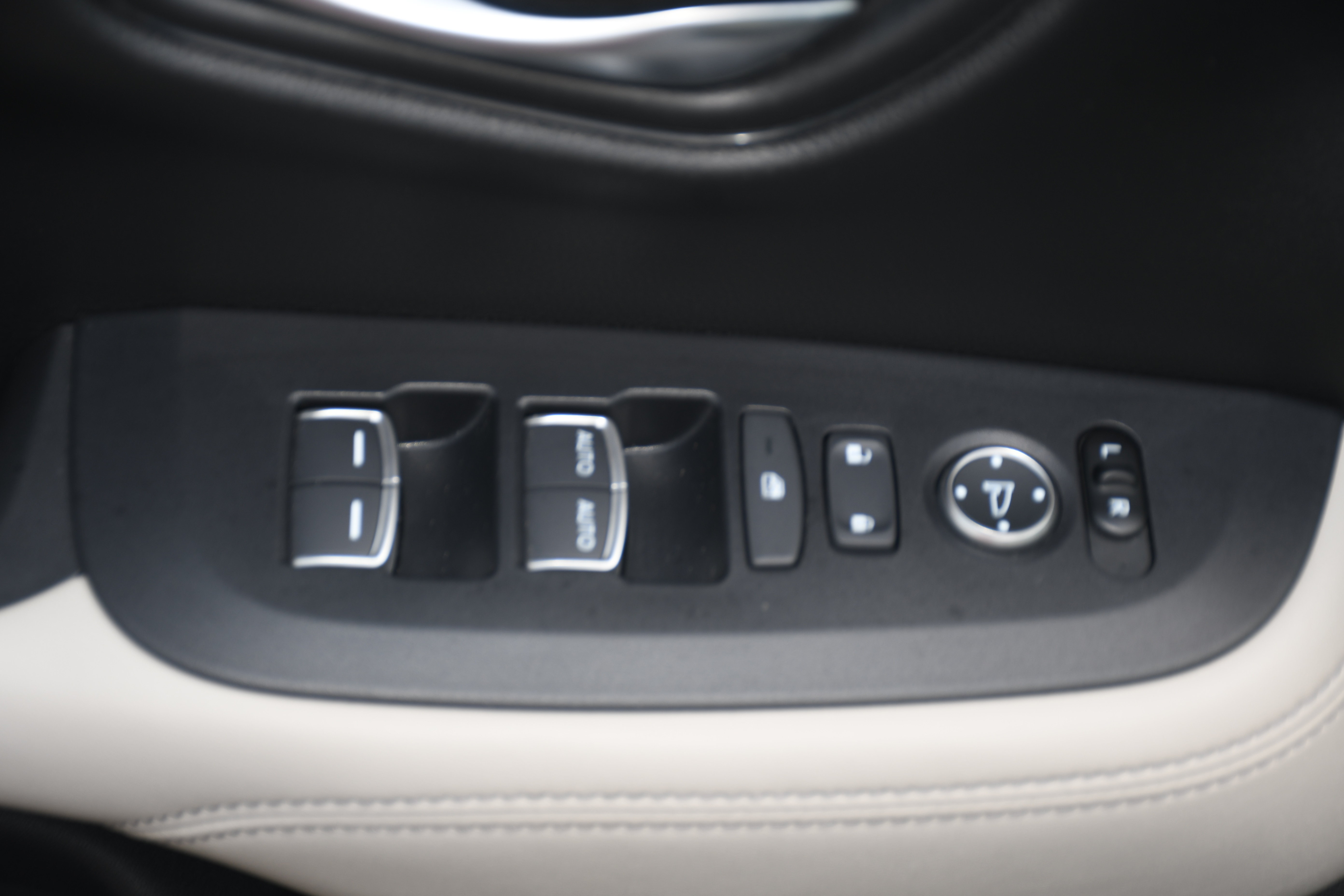 Used 2025 Honda HR-V EX-L image 11