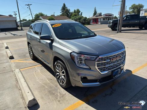 Used 2023 GMC Terrain Denali image 4