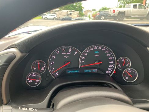 Used 2005 Chevrolet Corvette Coupe w/ Preferred Equipment Group RWD image 5