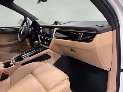 Used 2025 Porsche Macan AWD/4WD image 14