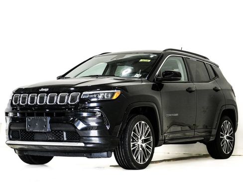 Used 2022 Jeep Compass Limited w/ Elite Group AWD/4WD image 3