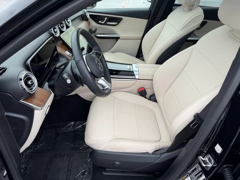 Used 2026 Mercedes-Benz GLC 300 4MATIC image 12