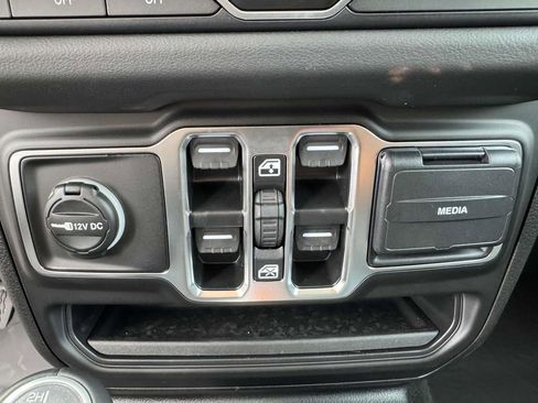 New 2025 Jeep Wrangler Unlimited Sahara w/ Technology Group AWD/4WD image 21