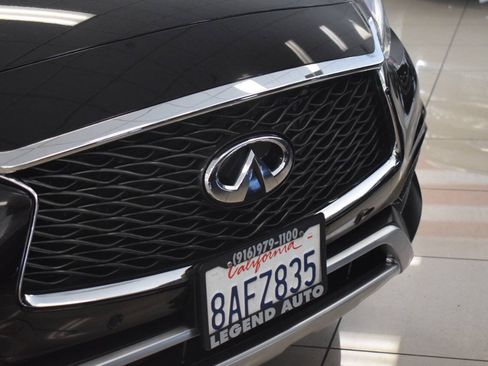Used 2018 INFINITI QX30 Premium w/ Navigation Package AWD/4WD image 6