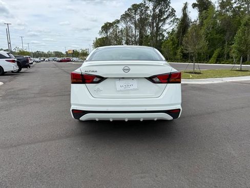 Used 2025 Nissan Altima 2.5 SV FWD image 4