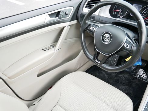 Used 2016 Volkswagen Golf S FWD image 9