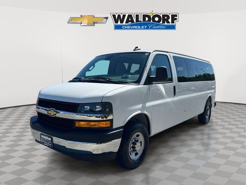 Used 2025 Chevrolet Express 3500 LT w/ LT Preferred Equipment Group RWD image 3