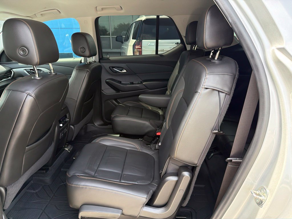 Used 2021 Chevrolet Traverse LT w/ LT Premium Package FWD image 17