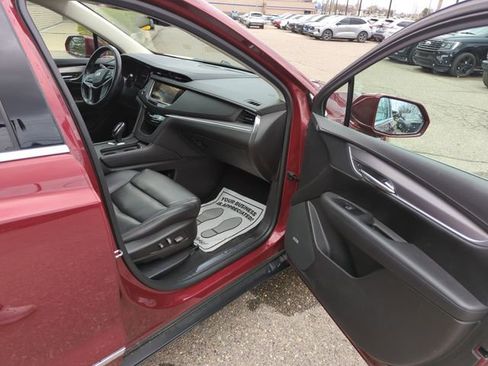 Used 2017 Cadillac XT5 Premium Luxury w/ LPO, Wheel Lock Package FWD image 22