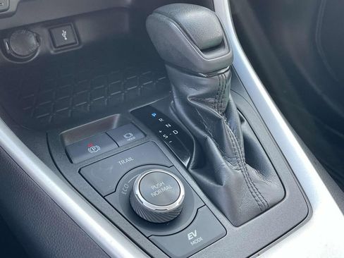 Used 2022 Toyota RAV4 XLE image 22